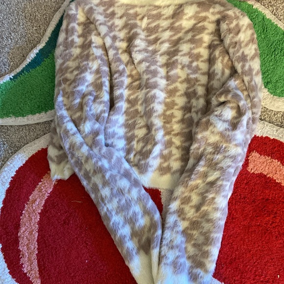 Super fluffy barely worn purple cropped cardigan - Picture 5 of 5